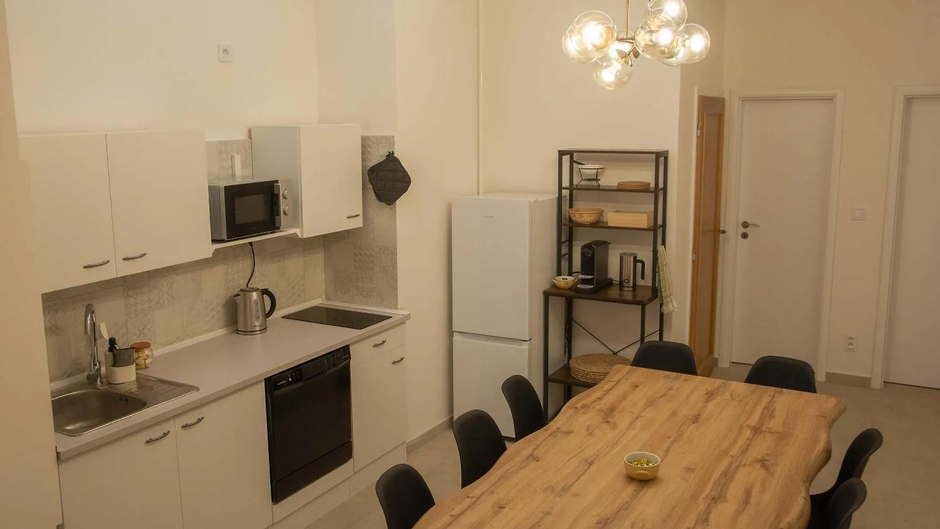 New City Centre Garden Apartment - Central Location Praag