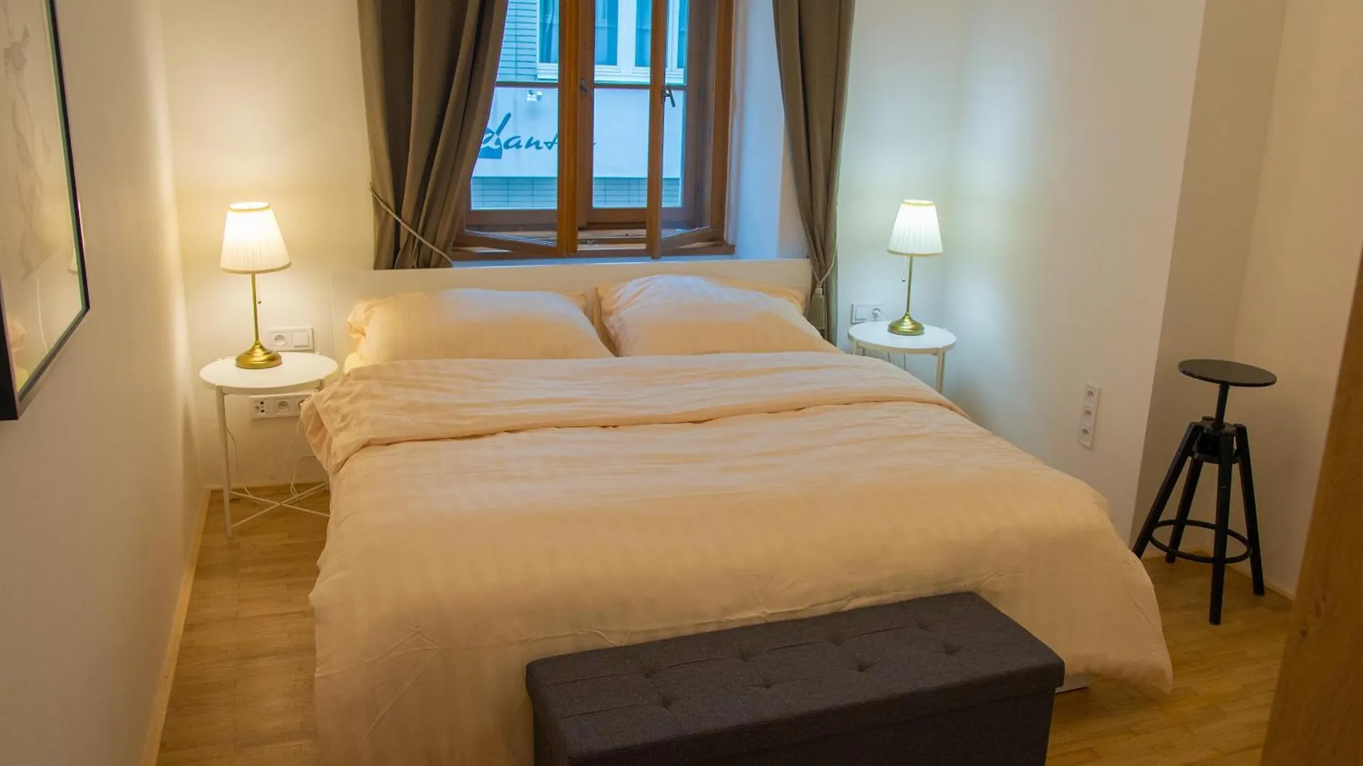 New City Centre Garden Apartment - Central Location Praag